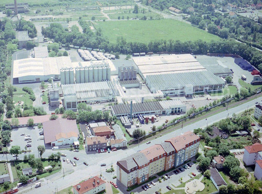 Gotha from the bird's eye view: Building and production halls on the premises of the brewery Paulaner Brauerei on street Dirk-Kollmar-Strasse in Gotha in the state Thuringia, Germany