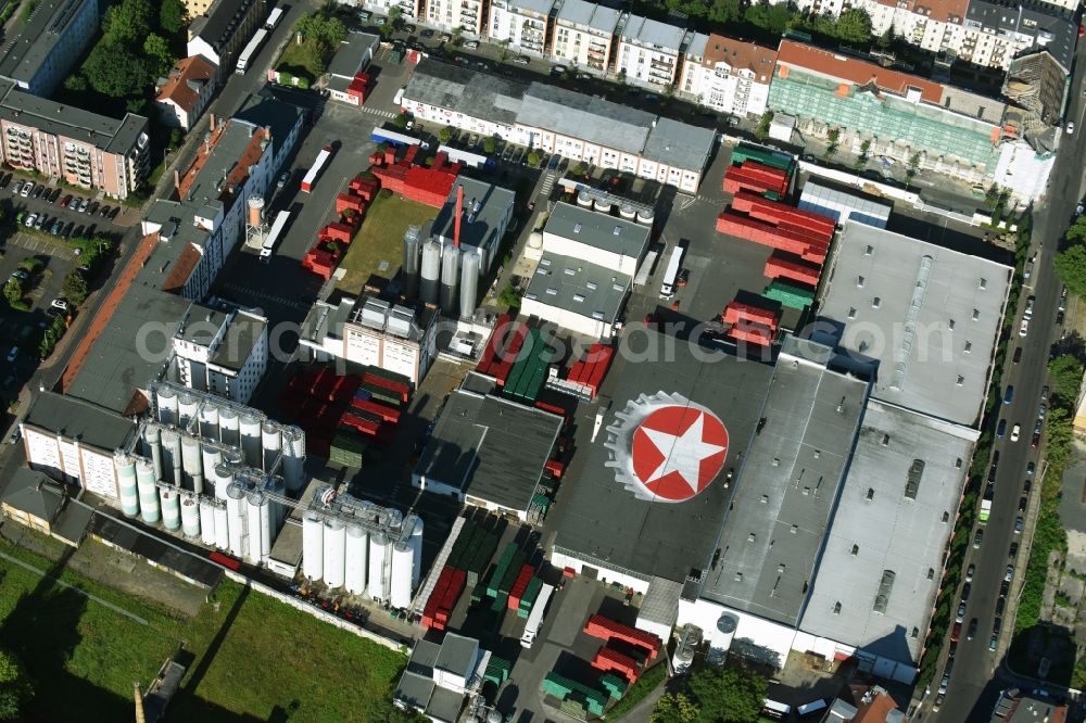 Aerial image Leipzig - Building and production halls on the premises of the brewery Sternburg Brauerei on Muehlstrasse in Leipzig in the state Saxony