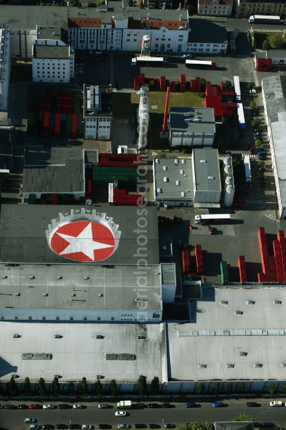 Aerial image Leipzig - Building and production halls on the premises of the brewery Sternburg Brauerei on Muehlstrasse in Leipzig in the state Saxony