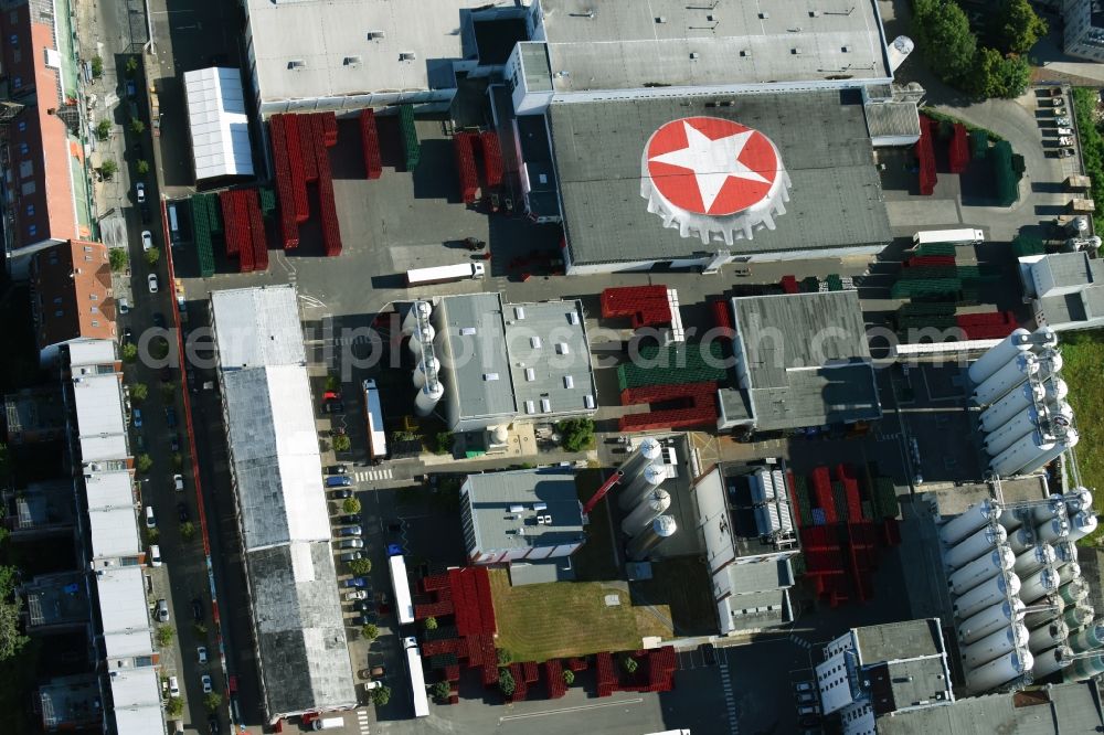 Aerial photograph Leipzig - Building and production halls on the premises of the brewery Sternburg Brauerei on Muehlstrasse in Leipzig in the state Saxony