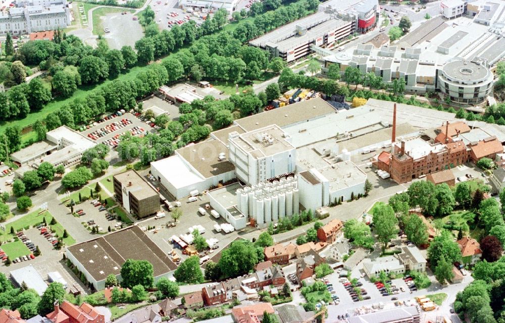 Bayreuth from the bird's eye view: Building and production halls on the premises of the brewery on Hindenburgstrasse in Bayreuth in the state Bavaria