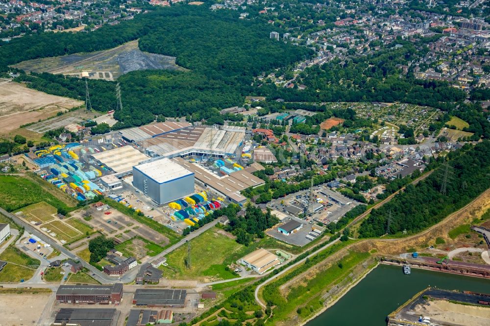 Aerial photograph Duisburg - Building and production halls on the premises of the brewery Walsumer Brauhaus Urfels on Roemerstrasse in Duisburg in the state North Rhine-Westphalia, Germany