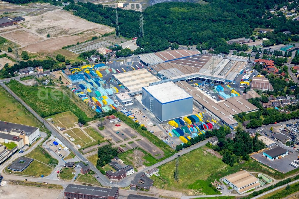 Duisburg from the bird's eye view: Building and production halls on the premises of the brewery Walsumer Brauhaus Urfels on Roemerstrasse in Duisburg in the state North Rhine-Westphalia, Germany