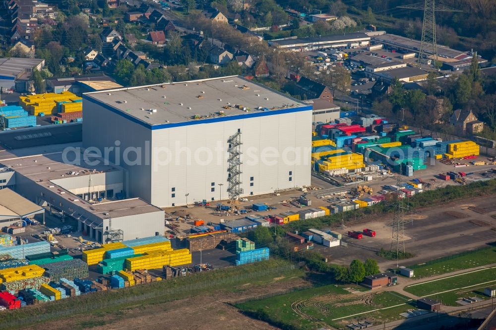 Duisburg from above - Building and production halls on the premises of the brewery Walsumer Brauhaus Urfels on Roemerstrasse in the district Walsum in Duisburg in the state North Rhine-Westphalia