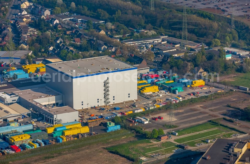 Duisburg from the bird's eye view: Building and production halls on the premises of the brewery Walsumer Brauhaus Urfels on Roemerstrasse in the district Walsum in Duisburg in the state North Rhine-Westphalia