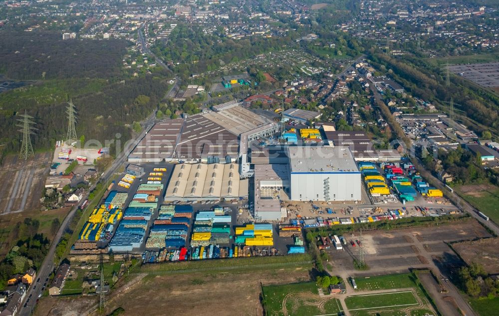 Aerial image Duisburg - Building and production halls on the premises of the brewery Walsumer Brauhaus Urfels on Roemerstrasse in the district Walsum in Duisburg in the state North Rhine-Westphalia