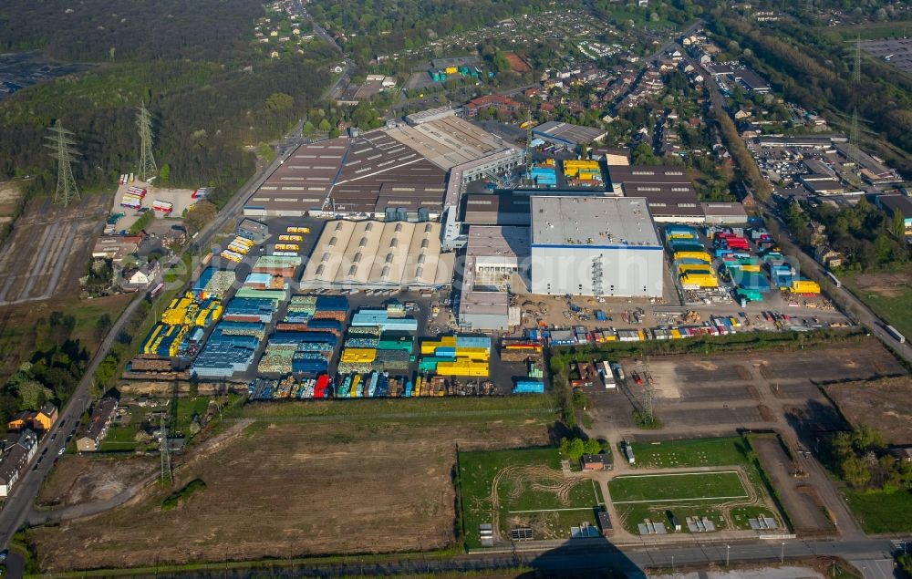 Aerial photograph Duisburg - Building and production halls on the premises of the brewery Walsumer Brauhaus Urfels on Roemerstrasse in the district Walsum in Duisburg in the state North Rhine-Westphalia