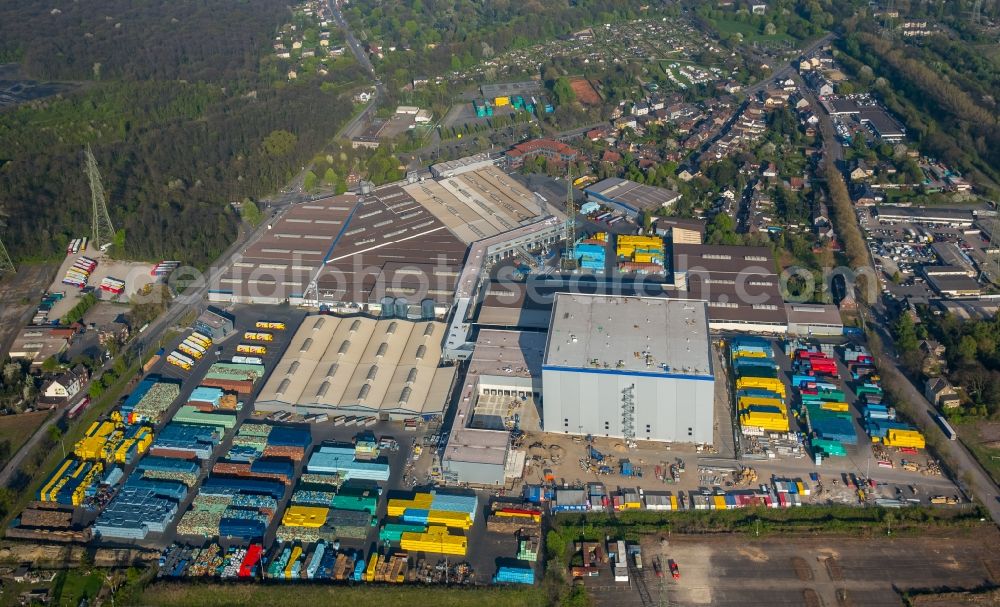 Duisburg from the bird's eye view: Building and production halls on the premises of the brewery Walsumer Brauhaus Urfels on Roemerstrasse in the district Walsum in Duisburg in the state North Rhine-Westphalia