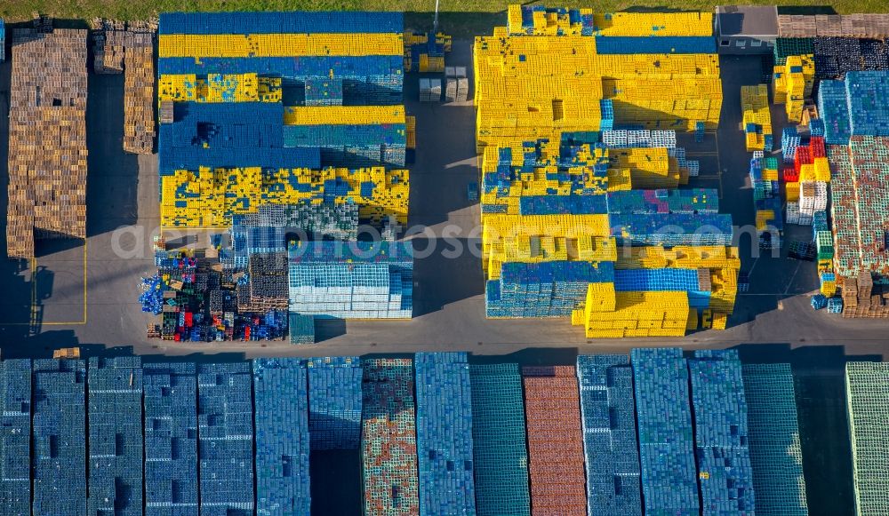 Aerial image Duisburg - Building and production halls on the premises of the brewery Walsumer Brauhaus Urfels on Roemerstrasse in the district Walsum in Duisburg in the state North Rhine-Westphalia