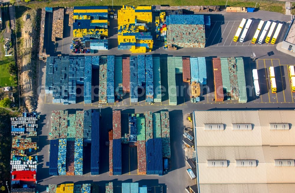 Aerial photograph Duisburg - Building and production halls on the premises of the brewery Walsumer Brauhaus Urfels on Roemerstrasse in the district Walsum in Duisburg in the state North Rhine-Westphalia