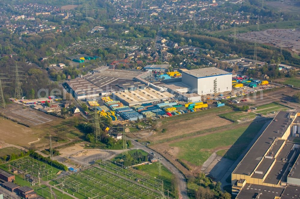 Aerial photograph Duisburg - Building and production halls on the premises of the brewery Walsumer Brauhaus Urfels on Roemerstrasse in the district Walsum in Duisburg in the state North Rhine-Westphalia