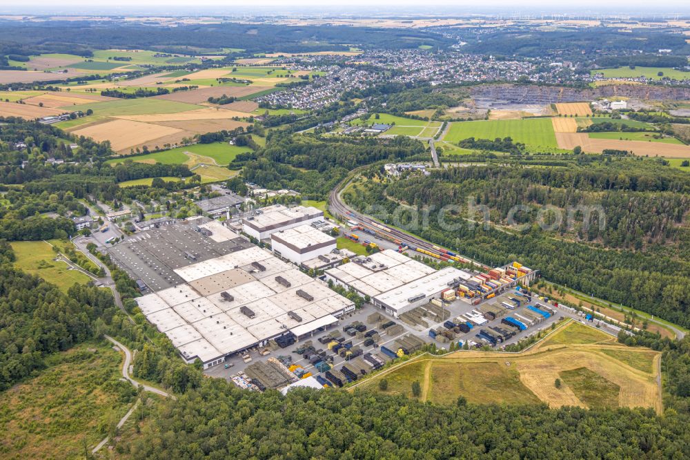 Aerial photograph Warstein - Building and production halls on the premises of the brewery Warsteiner Brauerei Im Waldpark in Warstein in the state North Rhine-Westphalia