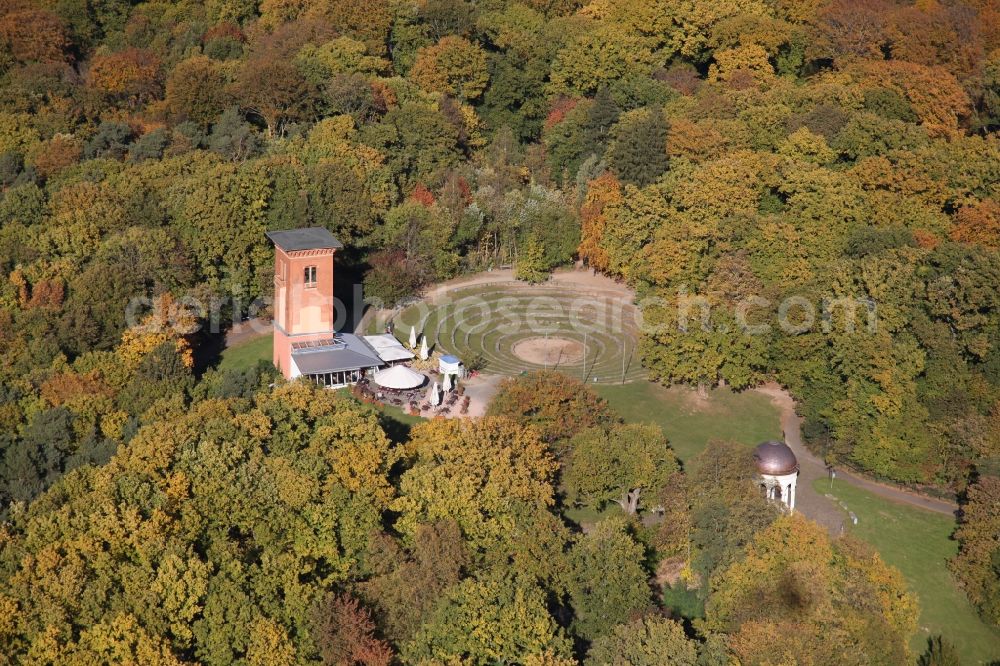 Wiesbaden from the bird's eye view: Biergarten The Tower with amphitheater and view temple monopteros in the near of the climbing forrest on the Nero mountain in the northeast of Wiesbaden in Hesse