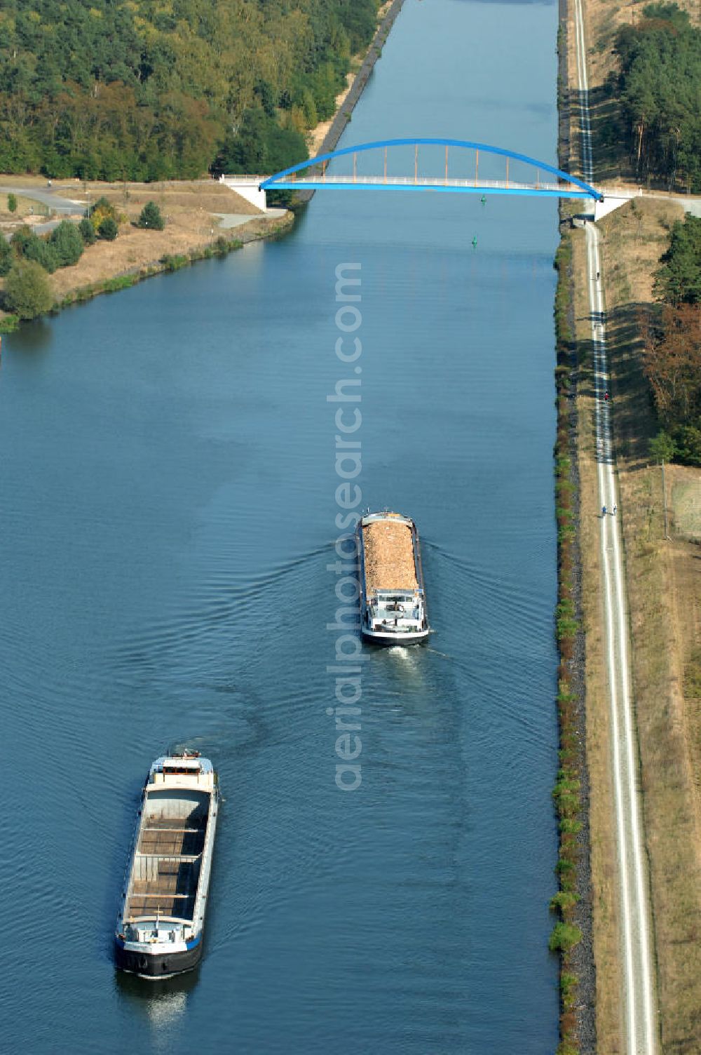 Aerial image Niegripp - Binnen-Schiffsverkehr auf dem Elbe-Havel-Kanal bei Niegripp. Ein Projekt des WSV: Wasserstraßen-Neubauamt Magdeburg, 39106 Magdeburg, Tel. +49(0)391 535-0, email: wna-magdeburg@wsv.bund.de