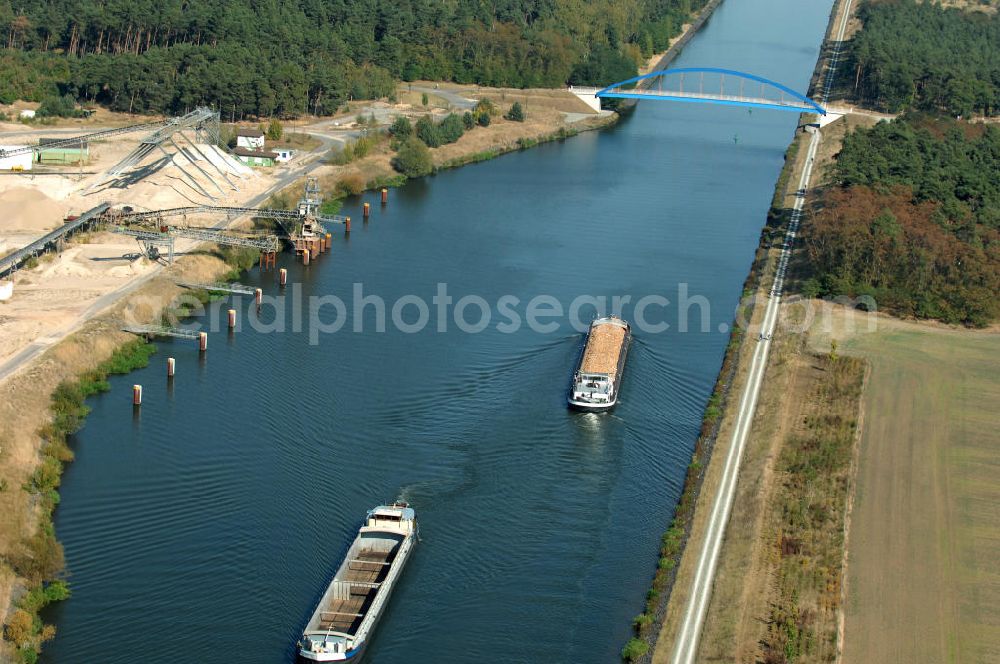 Aerial photograph Niegripp - Binnen-Schiffsverkehr auf dem Elbe-Havel-Kanal bei Niegripp. Ein Projekt des WSV: Wasserstraßen-Neubauamt Magdeburg, 39106 Magdeburg, Tel. +49(0)391 535-0, email: wna-magdeburg@wsv.bund.de