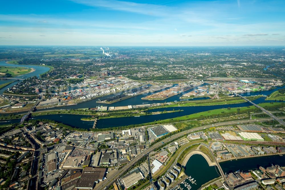 Aerial photograph Duisburg - Wharves and piers with ship loading terminals in the inner harbor duisport in Duisburg in the state of North Rhine-Westphalia