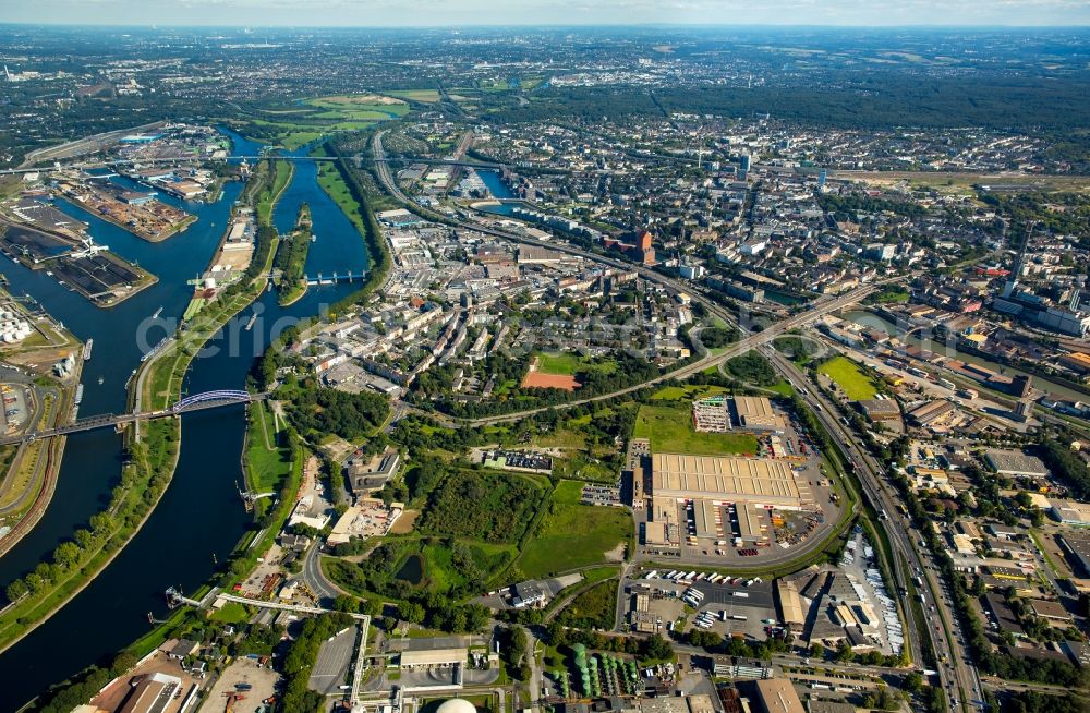 Aerial image Duisburg - Wharves and piers with ship loading terminals in the inner harbor duisport in Duisburg in the state of North Rhine-Westphalia