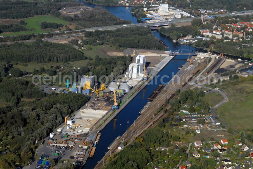 Aerial photograph Königs Wusterhausen - Blick auf den Binnenhafen von Königs Wusterhausen und Wildau an der Dahme im Bundesland Brandenburg. Seine optimalen Verkehrsanbindungen des Binnenhafens, der sich in unmittelbarer Nähe zum Schönefelder Kreuz befindet, haben den Umschlagsplatz zu einen der bedeutsamsten seiner Region heranwachsen lassen. Das ansässige Logistikunternehmen LUTRA GmbH hat sich optimal an die vorherrschenden Bedürfnisse angepasst. Anschrift LUTRA GmbH: LUTRA GmbH, Hafenstraße 18, 15711 Königs Wusterhausen; Postanschrift: LUTRA GmbH, Postfach 1124, 15701 Königs Wusterhausen; Ansprechpartner: Geschäftsführer Reinhard Schuster, Tel. +49(0)3375 671 0, Fax +49(0)3375 671 125