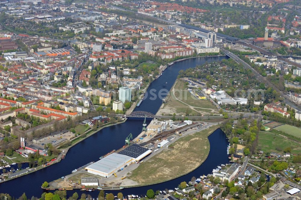 Aerial photograph Berlin - Wharves and piers with ship loading terminals in the inner harbor Suedhafen on the Havel river in the district Spandau in Berlin, Germany