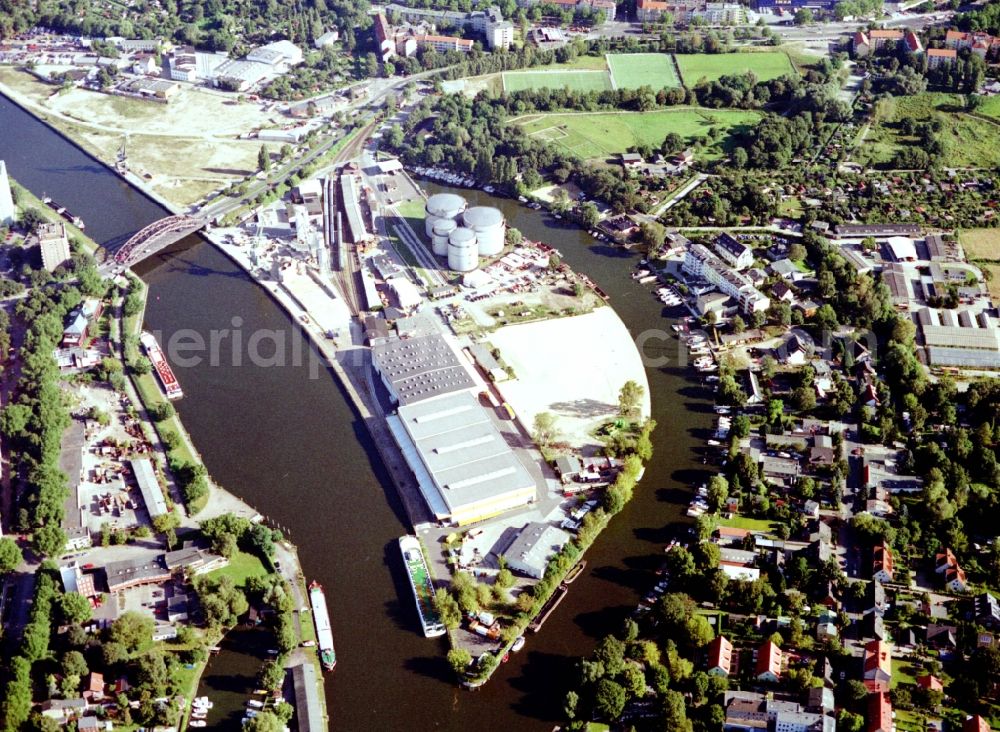 Aerial image Berlin - Wharves and piers with ship loading terminals in the inner harbor Suedhafen on the Havel river in the district Spandau in Berlin, Germany