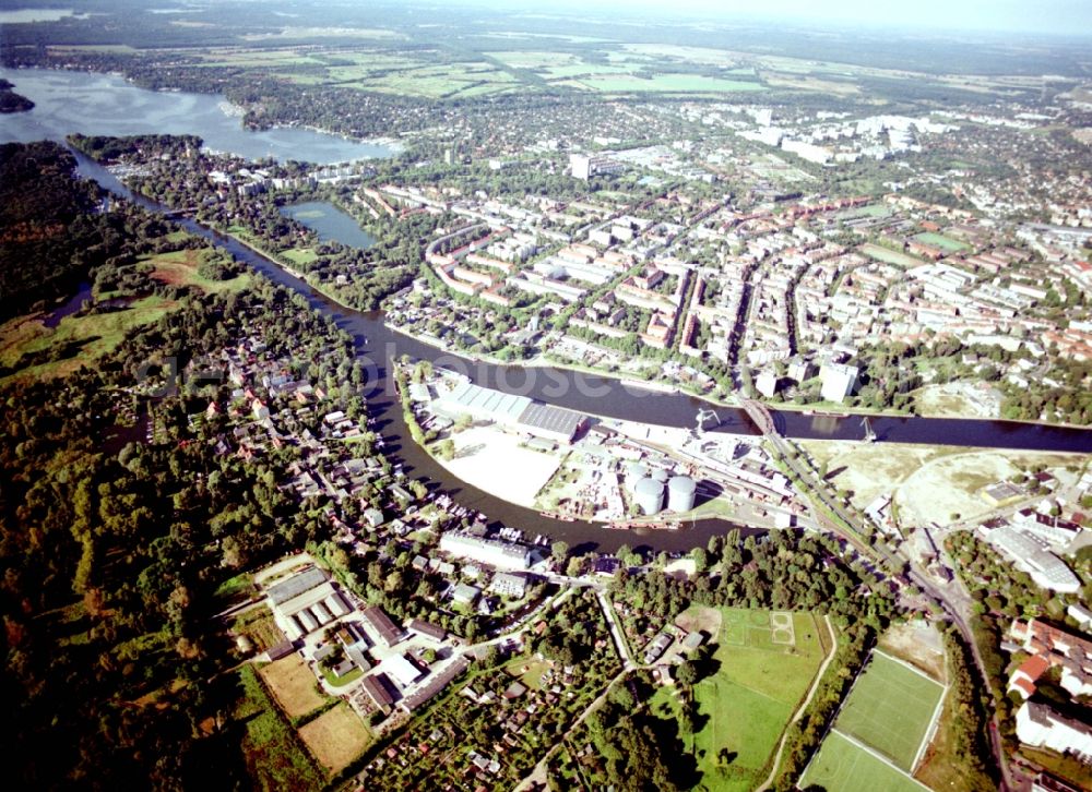 Aerial image Berlin - Wharves and piers with ship loading terminals in the inner harbor Suedhafen on the Havel river in the district Spandau in Berlin, Germany