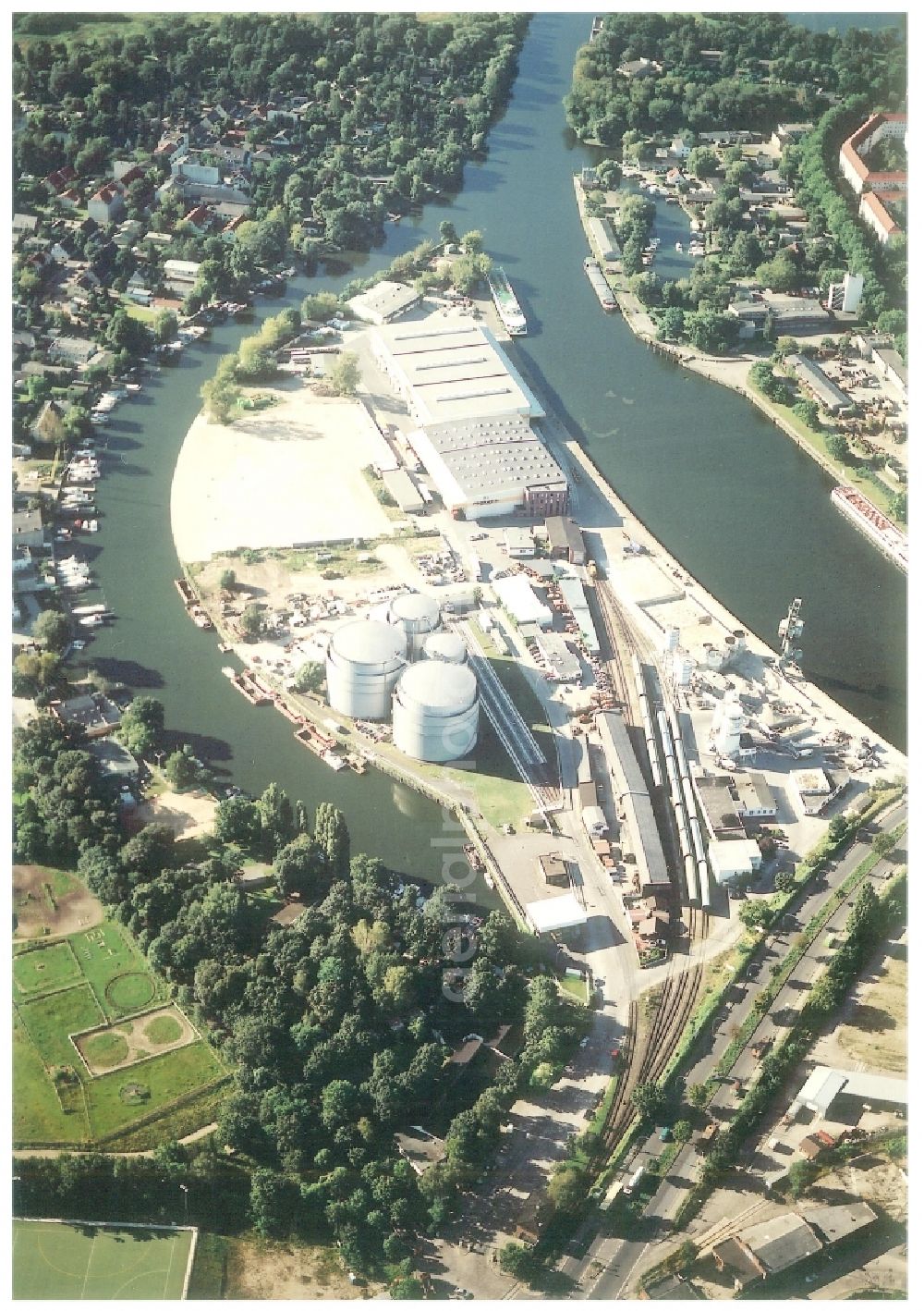 Aerial image Berlin - Wharves and piers with ship loading terminals in the inner harbor Suedhafen on the Havel river in the district Spandau in Berlin, Germany