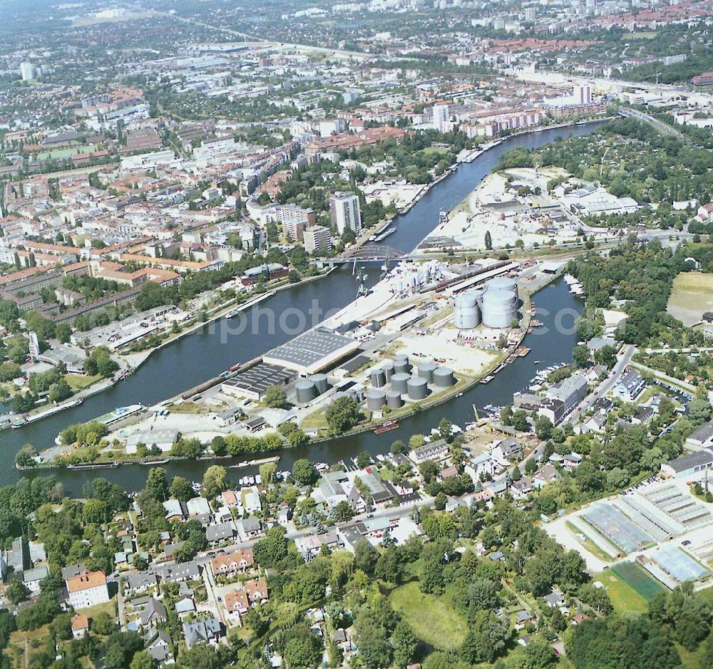 Aerial image Berlin - Wharves and piers with ship loading terminals in the inner harbor Suedhafen on the Havel river in the district Spandau in Berlin, Germany