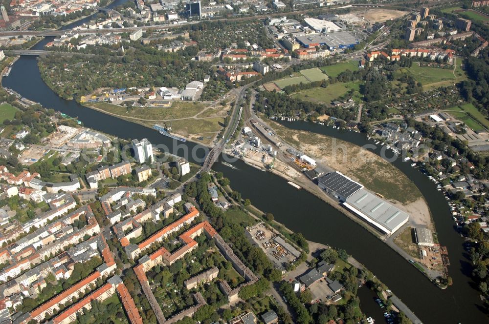 Aerial image Berlin - Wharves and piers with ship loading terminals in the inner harbor Suedhafen on the Havel river in the district Spandau in Berlin, Germany