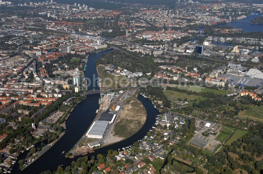 Aerial photograph Berlin - Wharves and piers with ship loading terminals in the inner harbor Suedhafen on the Havel river in the district Spandau in Berlin, Germany