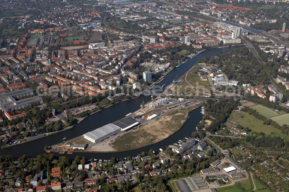 Aerial image Berlin - Wharves and piers with ship loading terminals in the inner harbor Suedhafen on the Havel river in the district Spandau in Berlin, Germany