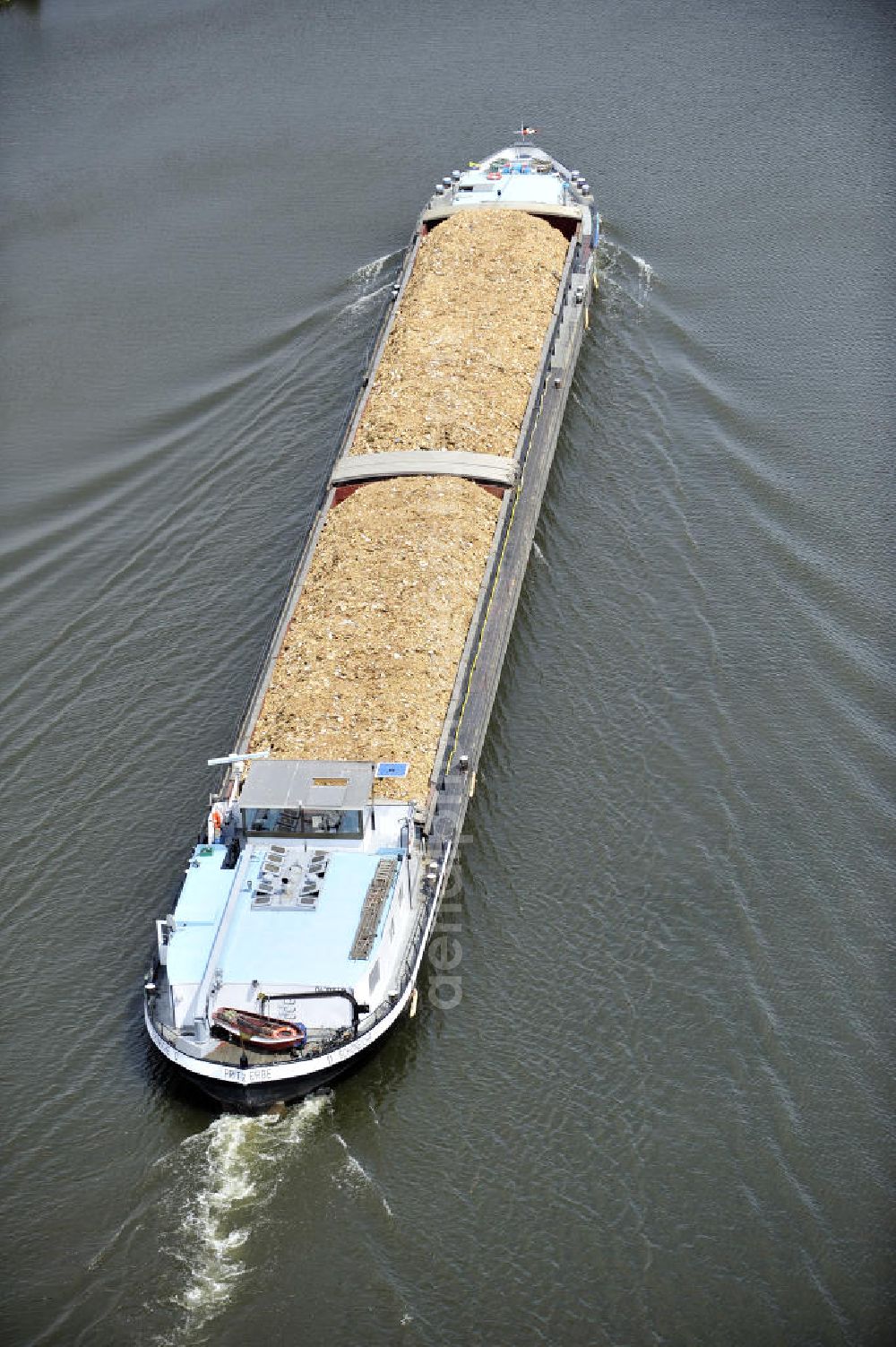 Genthin from above - Blick auf ein Binnenschiff im Güterverkehr auf dem Elbe-Havel-Kanal. View of an inland freight transport on the Elbe-Havel canal.