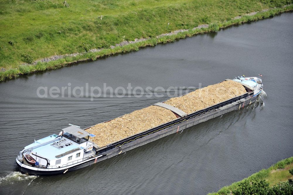 Aerial photograph Genthin - Blick auf ein Binnenschiff im Güterverkehr auf dem Elbe-Havel-Kanal. View of an inland freight transport on the Elbe-Havel canal.