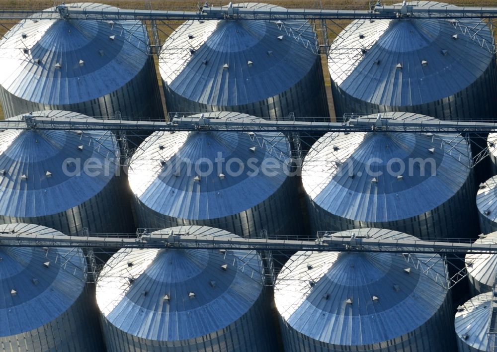 Aerial photograph Magdeburg - Bio- diesel storage tank system of Bio - Oelwerk in Magdeburg in the state Saxony-Anhalt