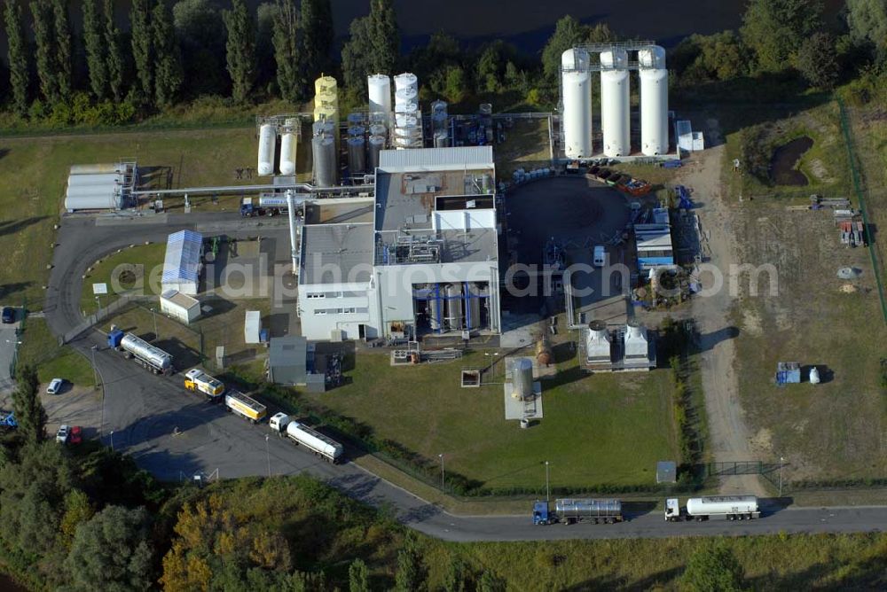 Wittenberge from the bird's eye view: Blick auf die Bio-Diesel Wittenberge GmbH. Adresse: Zur Hafenspitze 2, 19322 Wittenberge ; Tel: +49 387792073 ; Fax: +49 387792074 Web: http://