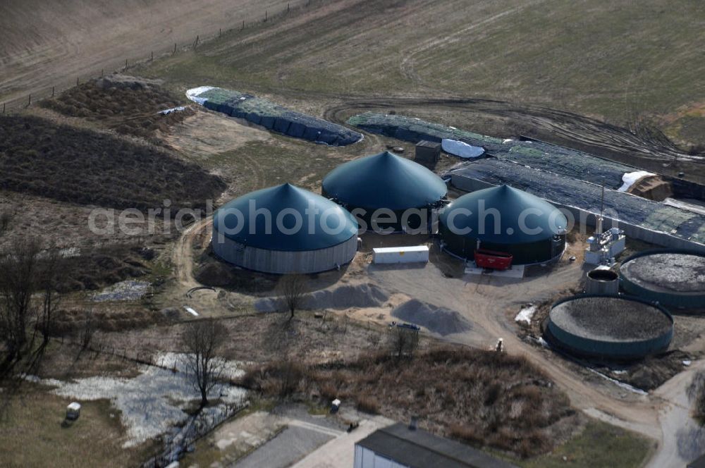 Birkholz from above - Blick auf die neue Biogasanlage der landwirtschaftlichen Gesellschaft Berliner Stadtgüter Nord KG im brandenburgischen Birkholz. Gülle der Milchkühe wird hier zur Stromproduktion eingesetzt wird. Die installierte Biogasanlage erzeugt 500 KW. Damit lässt sich Strom für rund 1.100 Vier- Personen-Haushalte produzieren. View of the new biogas plant of the agricultural society Birkholz. The installed biogas plant generates 500 KW.