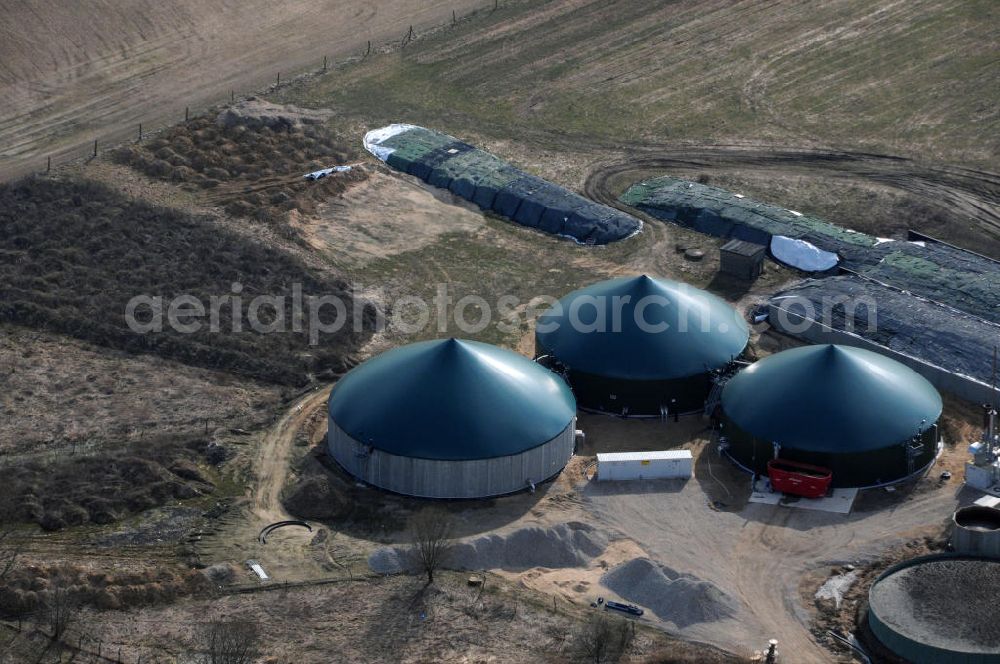 Aerial image Birkholz - Blick auf die neue Biogasanlage der landwirtschaftlichen Gesellschaft Berliner Stadtgüter Nord KG im brandenburgischen Birkholz. Gülle der Milchkühe wird hier zur Stromproduktion eingesetzt wird. Die installierte Biogasanlage erzeugt 500 KW. Damit lässt sich Strom für rund 1.100 Vier- Personen-Haushalte produzieren. View of the new biogas plant of the agricultural society Birkholz. The installed biogas plant generates 500 KW.