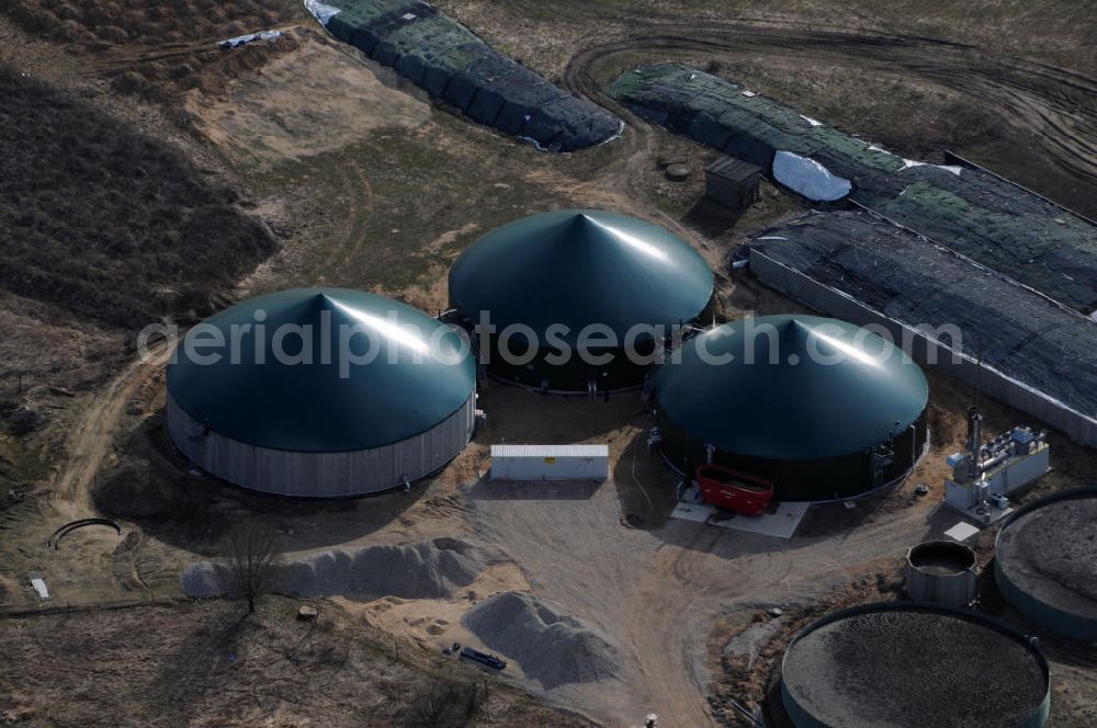 Aerial photograph Birkholz - Blick auf die neue Biogasanlage der landwirtschaftlichen Gesellschaft Berliner Stadtgüter Nord KG im brandenburgischen Birkholz. Gülle der Milchkühe wird hier zur Stromproduktion eingesetzt wird. Die installierte Biogasanlage erzeugt 500 KW. Damit lässt sich Strom für rund 1.100 Vier- Personen-Haushalte produzieren. View of the new biogas plant of the agricultural society Birkholz. The installed biogas plant generates 500 KW.