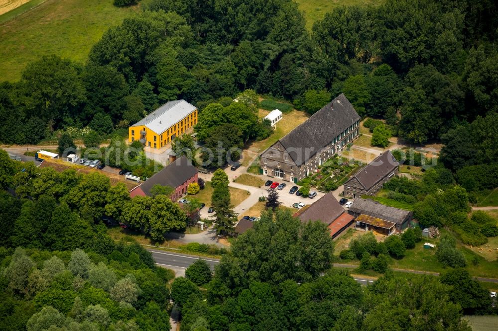 Aerial photograph Bergkamen - Biological station of Bergkamen in the state North Rhine-Westphalia. The Biological Station of Bergkamen-Heil is located in the North of the town. It is surrounded by forest