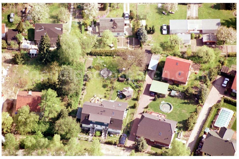 Aerial image Birkenstein / Hoppegarten - 28.04.2004 Birkenstein / Hoppegarten / BRB Einfamilienhaussiedlung an der Hamburger Straße.