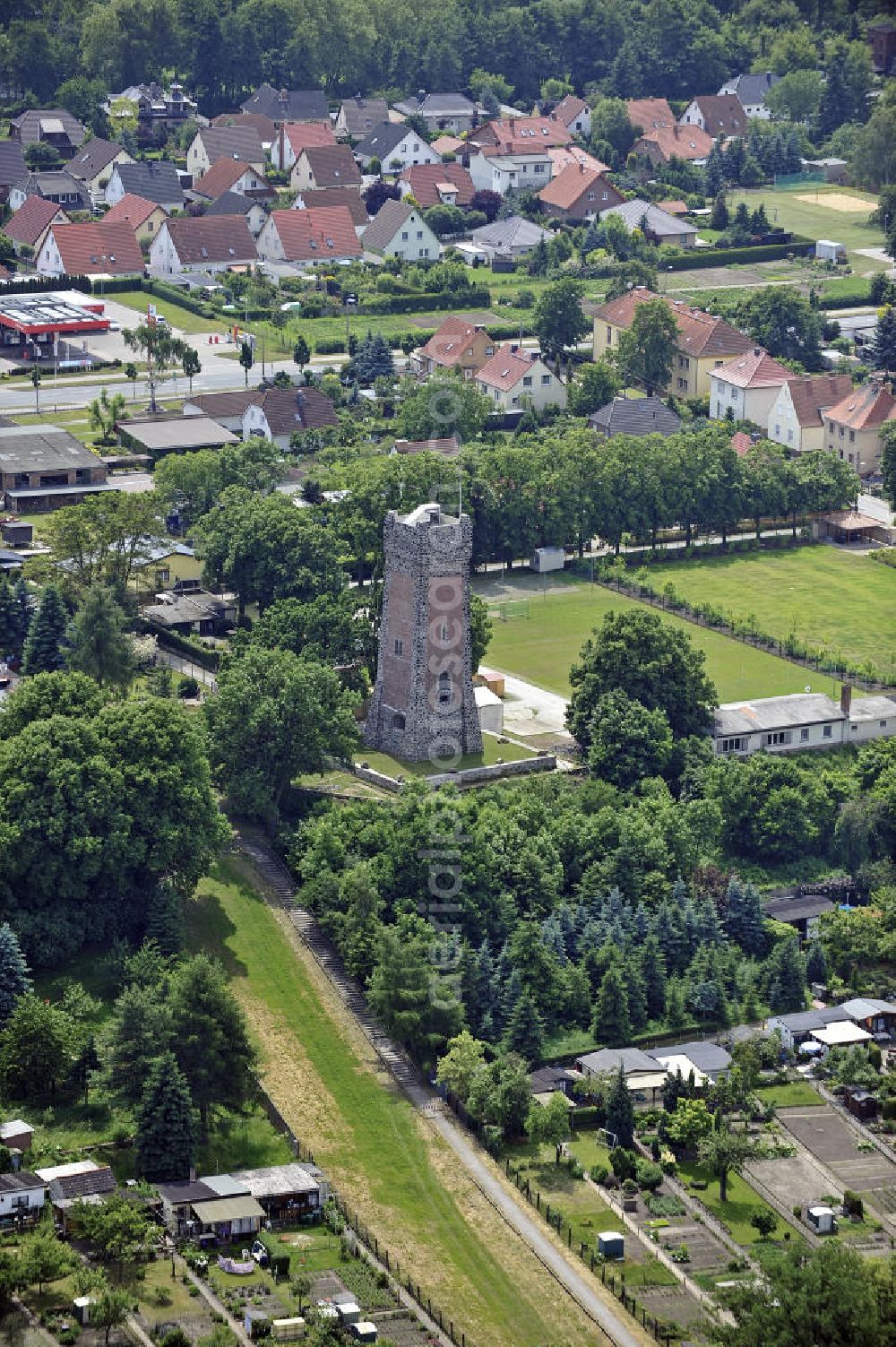 Aerial photograph Burg - Blick auf den Bismarck-Turm von Burg. Der Turm wurde 1907 eingeweiht hat eine Höhe von 27 Metern. View of the Bismarck Tower in Burg. The tower was inaugurated in 1907 and has a height of 27 meters.