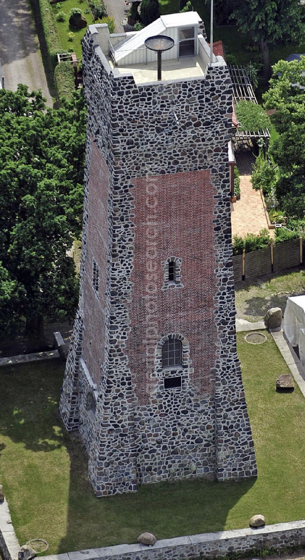 Aerial image Burg - Blick auf den Bismarck-Turm von Burg. Der Turm wurde 1907 eingeweiht hat eine Höhe von 27 Metern. View of the Bismarck Tower in Burg. The tower was inaugurated in 1907 and has a height of 27 meters.