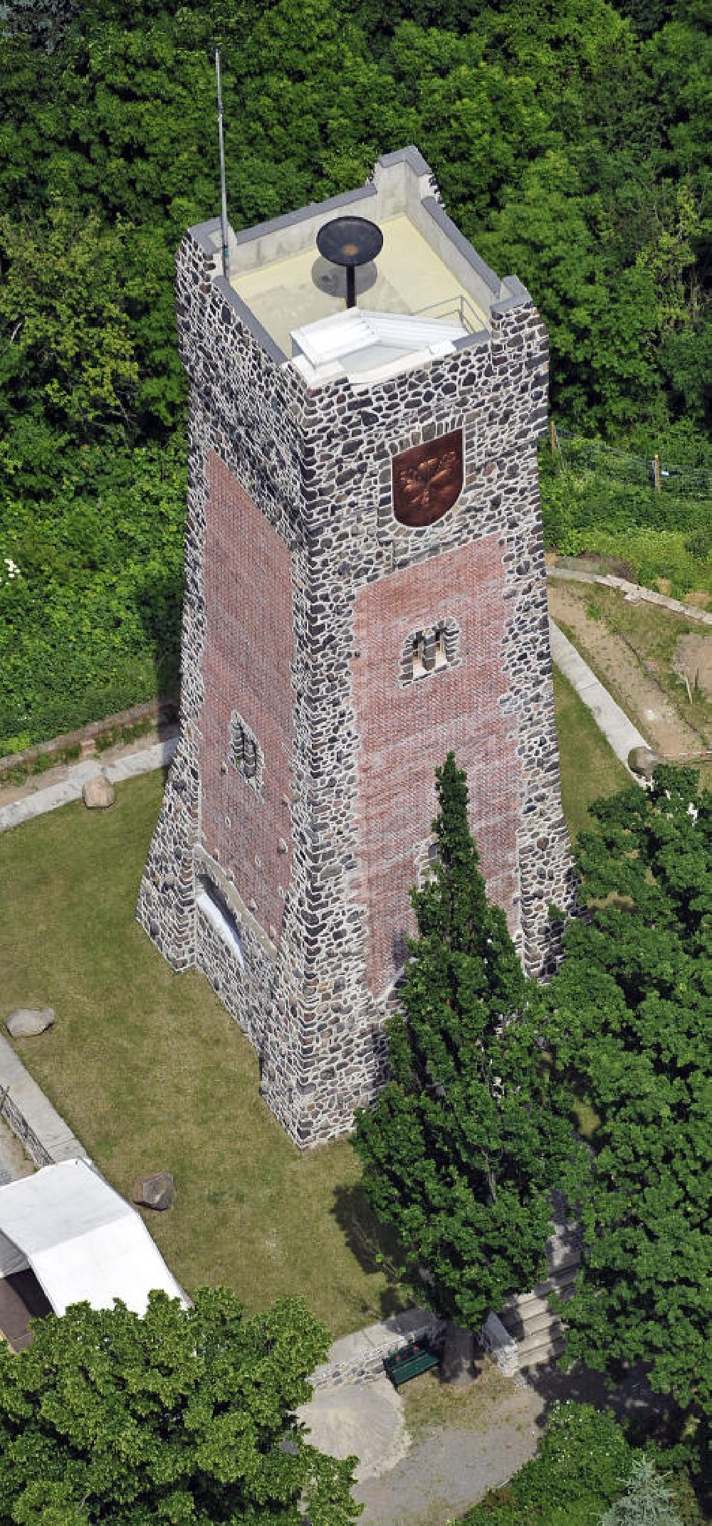 Aerial image Burg - Blick auf den Bismarck-Turm von Burg. Der Turm wurde 1907 eingeweiht hat eine Höhe von 27 Metern. View of the Bismarck Tower in Burg. The tower was inaugurated in 1907 and has a height of 27 meters.