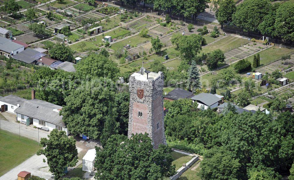 Aerial photograph Burg - Blick auf den Bismarck-Turm von Burg. Der Turm wurde 1907 eingeweiht hat eine Höhe von 27 Metern. View of the Bismarck Tower in Burg. The tower was inaugurated in 1907 and has a height of 27 meters.