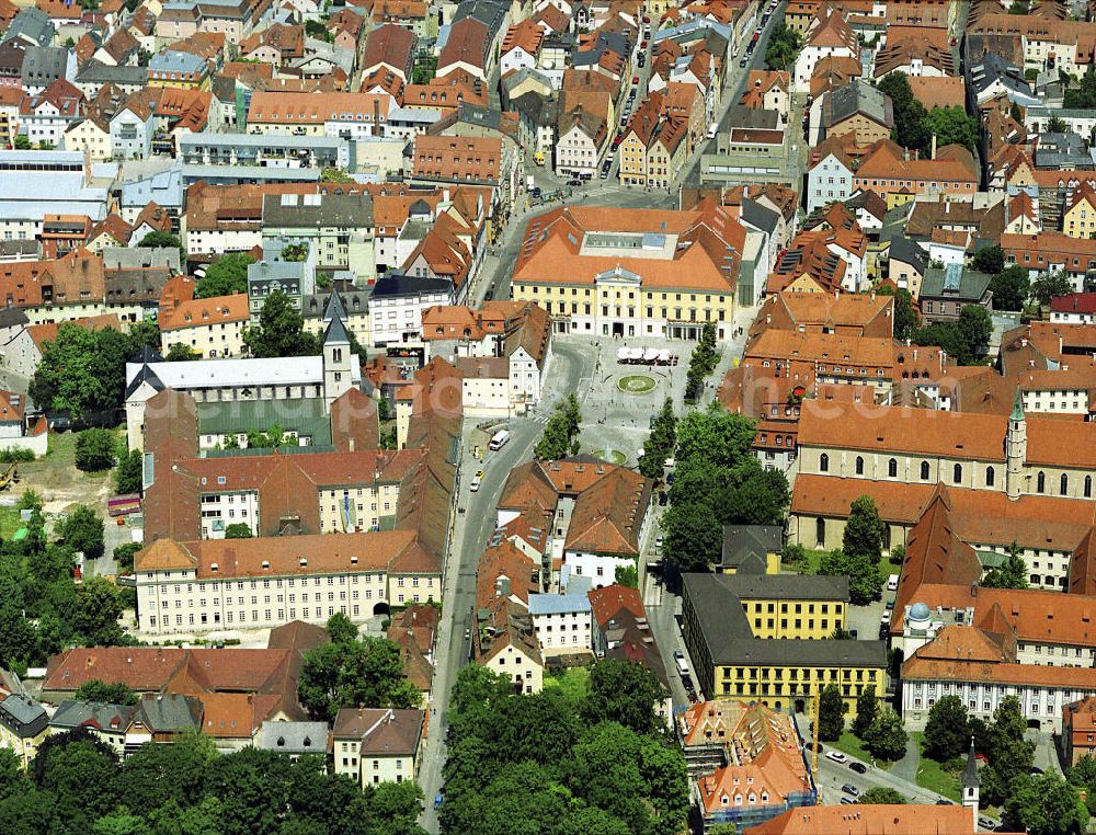 Aerial image Regensburg - Der Bismarckplatz wird durch das Stadttheater geprägt. Links im Bild befindet sich die Schottenkirche St. Jakob. Sie wurde im 12. Jh. von irischen Mönchen gebaut, die im Volksmund Schotten genannt werden.