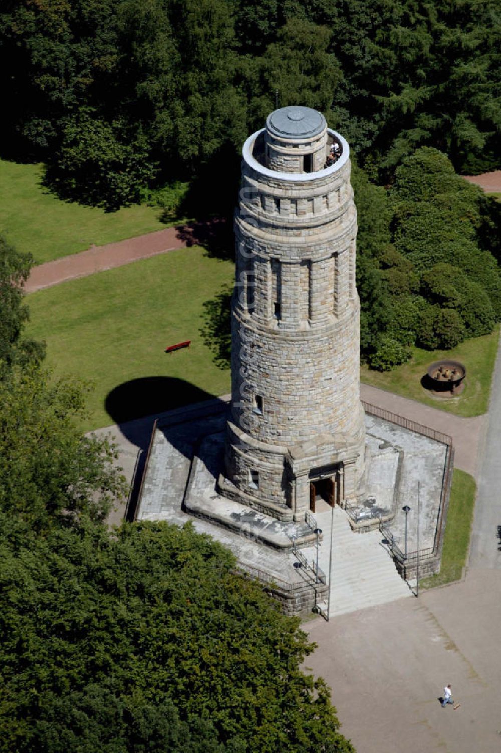 Bochum from the bird's eye view: Blick auf den Stadtpark mit Bismarckturm in Bochum. Bochum, municipal park with Bismarck tower.