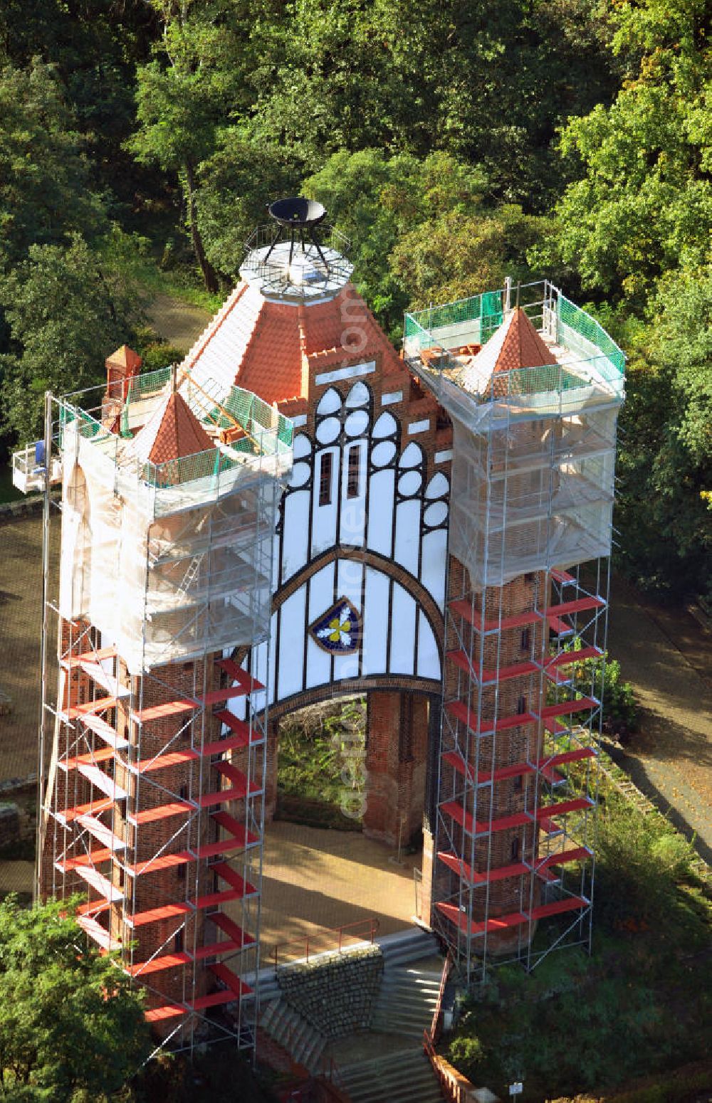 Aerial image Rathenow - Der Bismarckturm steht auf dem Weinberg in Rathenow, Brandenburg. Er wurde zu Ehren Ottos von Bismarck gebaut. Momentan werden die Dächer der Seitentürme renoviert. The Bismarck Tower is situated on the Weinberg Rathenow. It was constructed in honor of Otto von Bismarck. Currently the roofs are going to be restaurated.