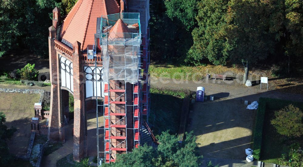 Aerial image Rathenow - Der Bismarckturm steht auf dem Weinberg in Rathenow, Brandenburg. Er wurde zu Ehren Ottos von Bismarck gebaut. Momentan werden die Dächer der Seitentürme renoviert. The Bismarck Tower is situated on the Weinberg Rathenow. It was constructed in honor of Otto von Bismarck. Currently the roofs are going to be restaurated.