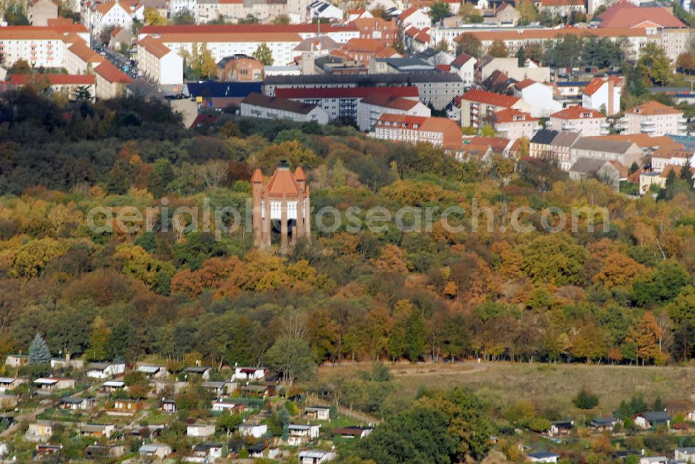 Aerial photograph Rathenow - Blick auf den Bismarckturm in Rathenow. Der Bismarckturm auf dem Rathenower Weinberg wurde am 24. Juni 1914 zu Ehren des ehemaligen Reichskanzlers, Fürst Otto von Bismarck, eingeweiht. Der Turm wurde 1945 schwer beschädigt, in den 1960er Jahren gab es Umbauversuche zu einer Sternwarte, 2003 wurde er nach Sanierung wieder eingeweiht. Seit 1991 steht der Bismarckturm unter Denkmalschutz. Kontakt: Bismarckturm-Verein Rathenow e.V., Vorstandsvorsitzende Karin Müller, Koloniestr. 9, 14712 Rathenow, Tel.: 0160/8724197