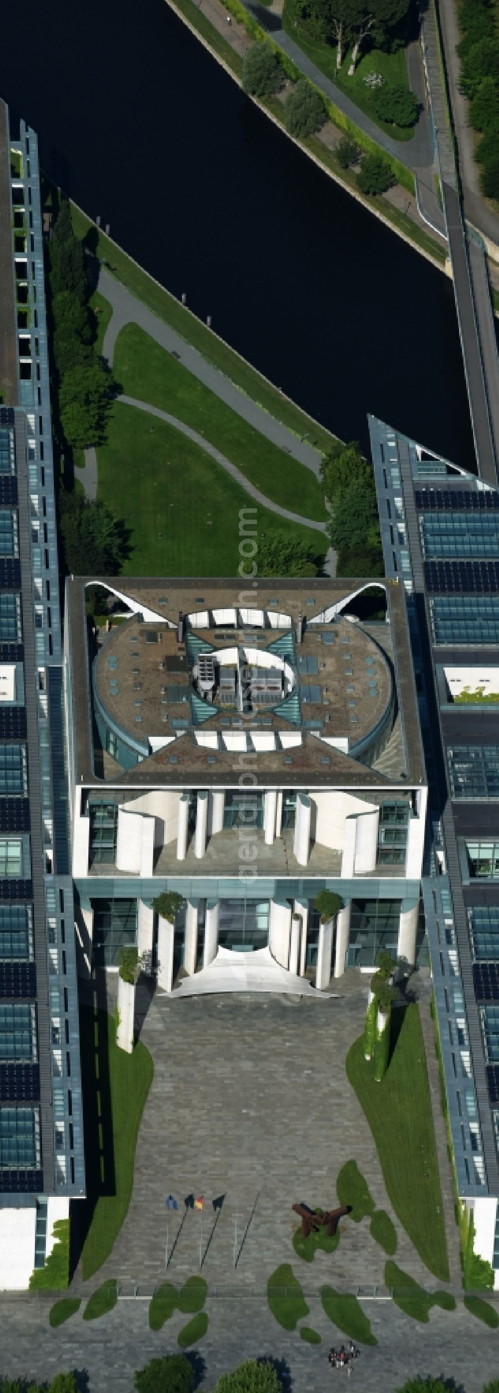 Aerial image Berlin - Chancellor's Office in the government district on the banks of the River Spree in Berlin Tiergarten