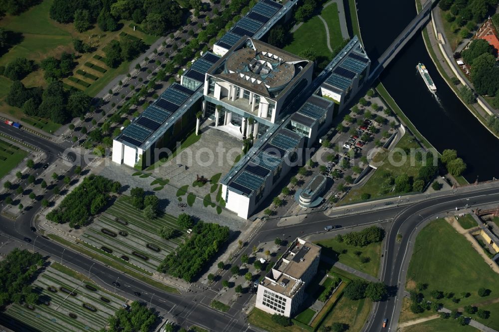 Berlin from the bird's eye view: Chancellor's Office in the government district on the banks of the River Spree in Berlin Tiergarten